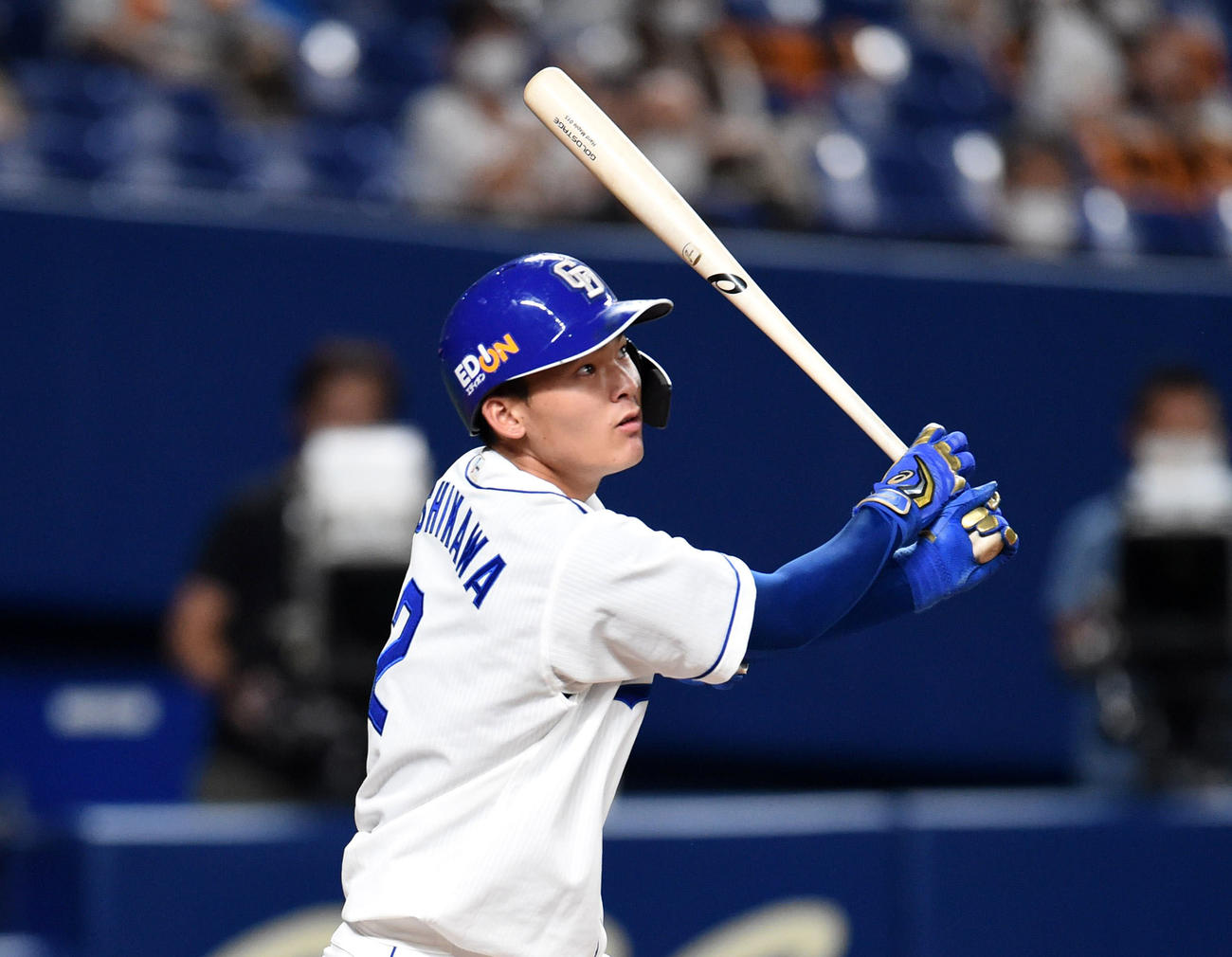 8回裏中日無死、中失策で出塁した石川昂弥（撮影・森本幸一）