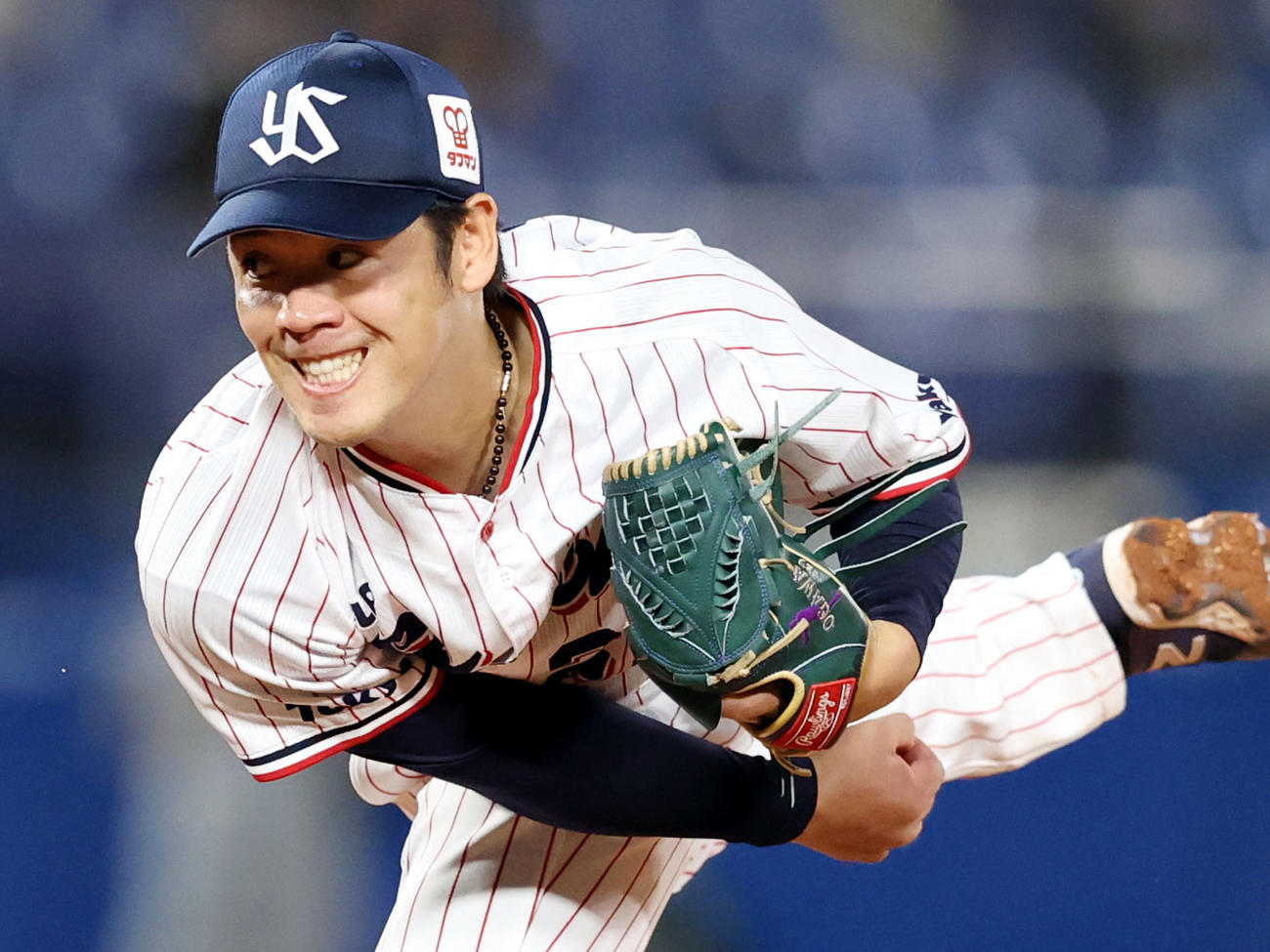 7回表、力投する小川（撮影・狩俣裕三）