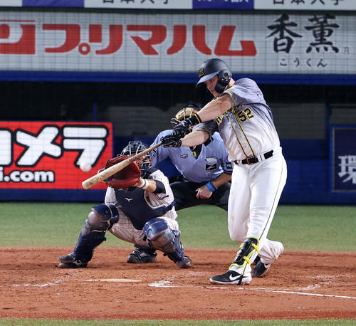 ヤクルト対阪神　4回表阪神2死満塁、サンズは右翼に満塁本塁打を放つ（撮影・浅見桂子）