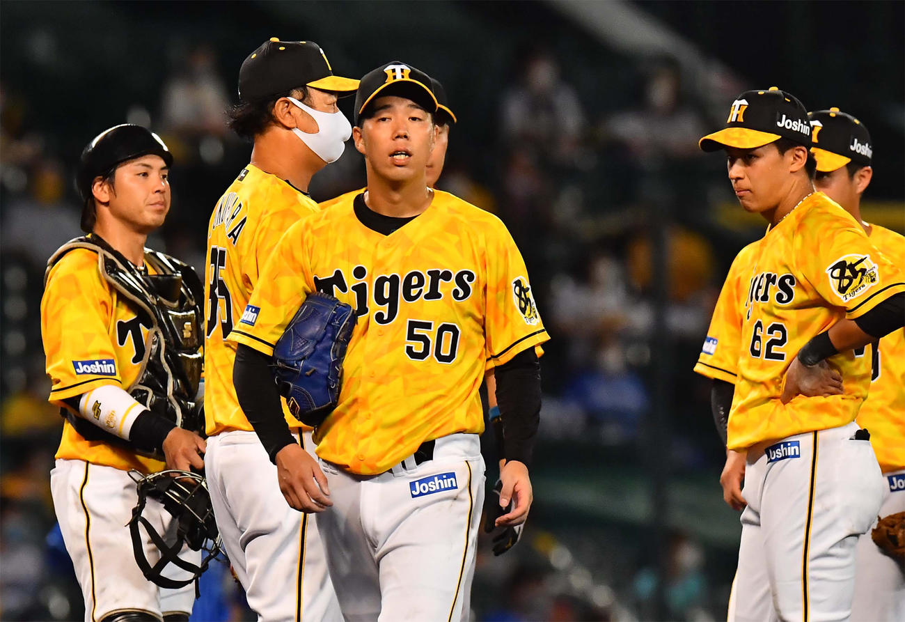7回途中2失点で降板する青柳晃洋（撮影・上田博志）