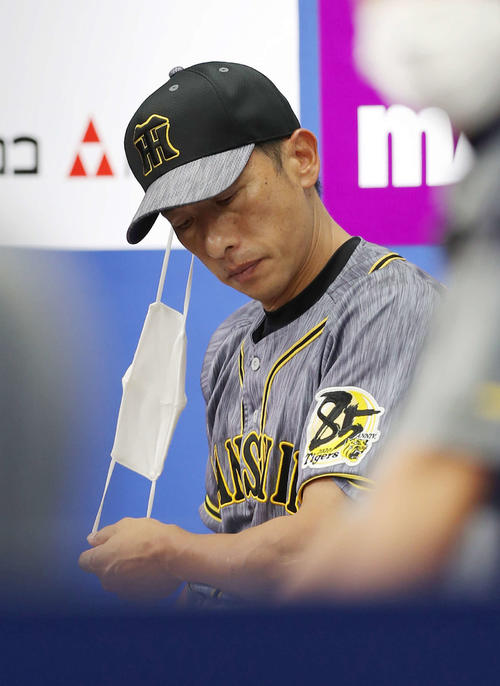DeNA対阪神　ベンチで厳しい表情を見せる阪神矢野監督（撮影・前田充）
