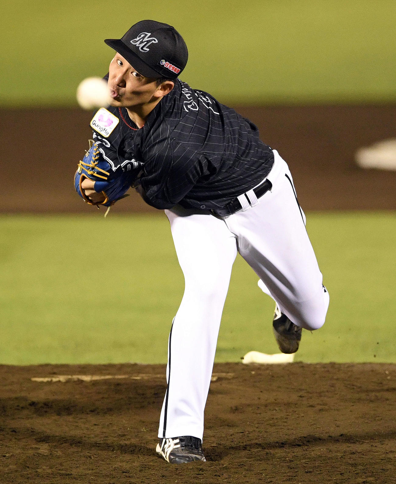 楽天対ロッテ　先発で力投するロッテ小島（撮影・滝沢徹郎）