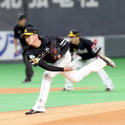 日本ハム対ソフトバンク　ソフトバンク先発の東浜（撮影・佐藤翔太）