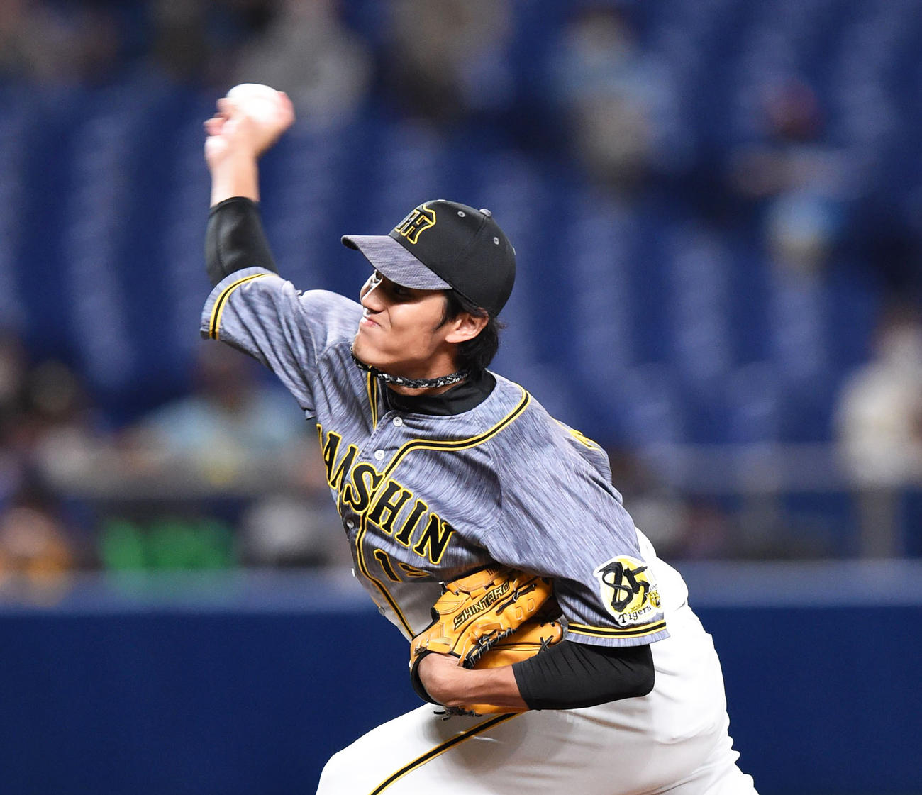 15日、中日戦の5回に阪神3番手で登板する藤浪晋太郎