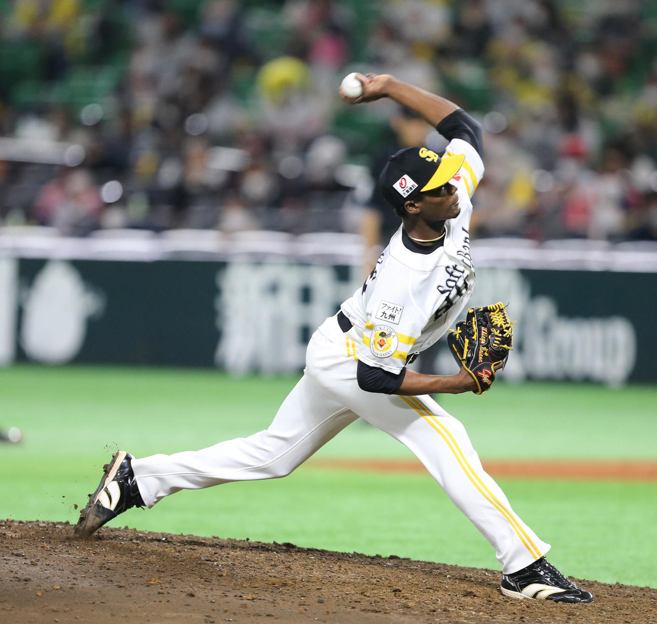 ソフトバンク対ロッテ　8回に3番手で登板したリバン・モイネロ（撮影・菊川光一）