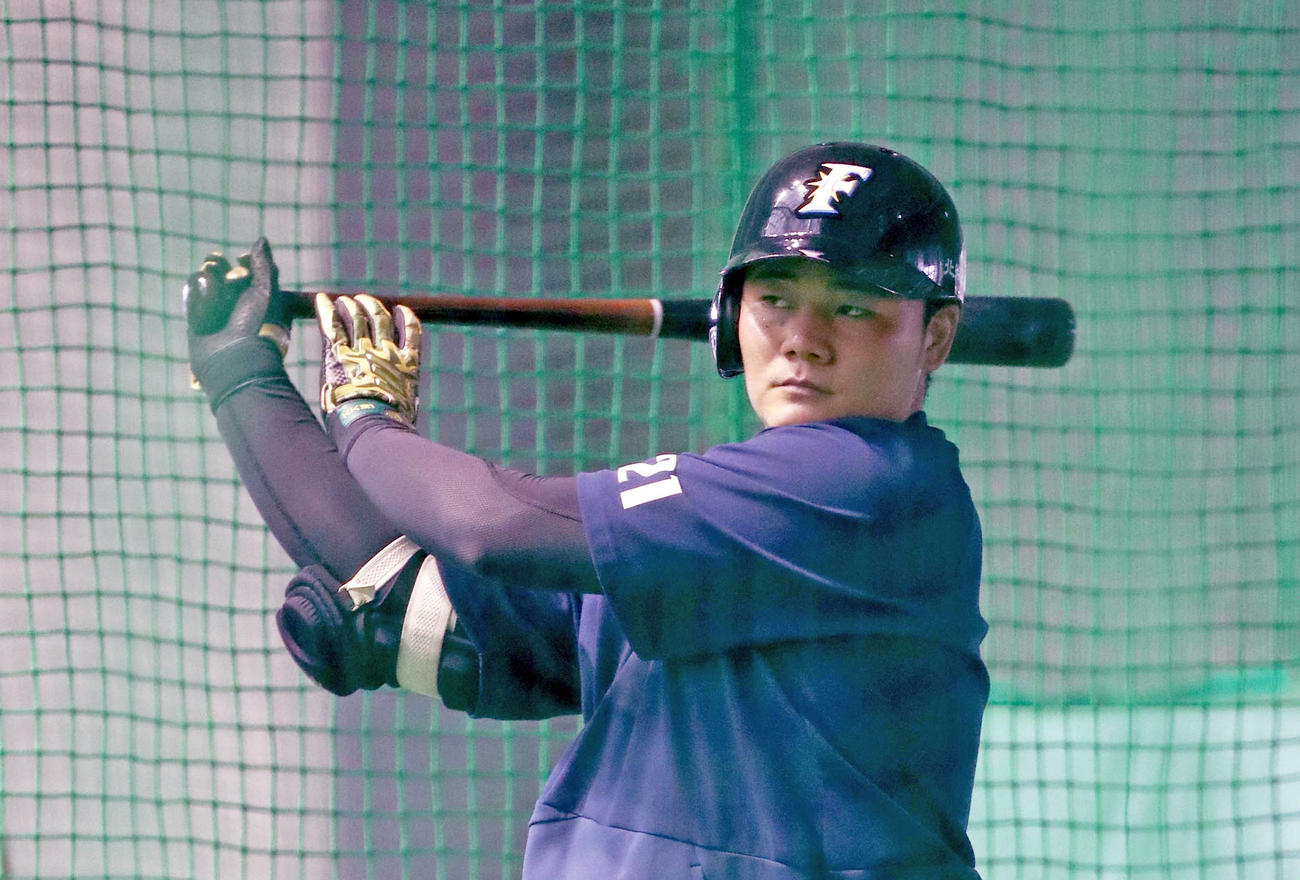 2月14日、フリー打撃を行う日本ハム清宮