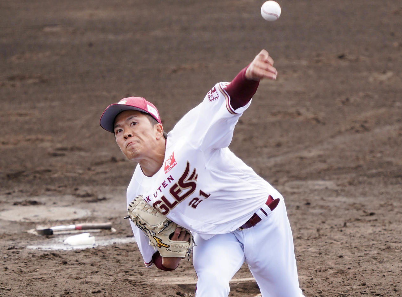 日本ハム戦に初登板し、力投する楽天早川（撮影・菅敏）