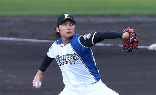 日本ハム対広島　日本ハム先発の伊藤（撮影・前岡正明）