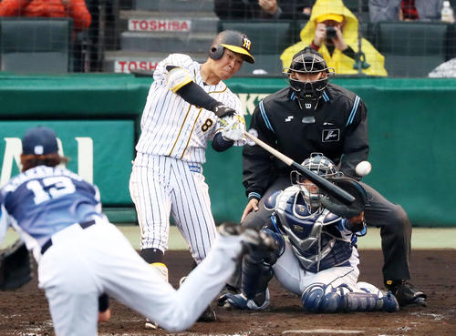 3回裏阪神2死満塁、佐藤輝は左飛に倒れる（撮影・加藤哉）