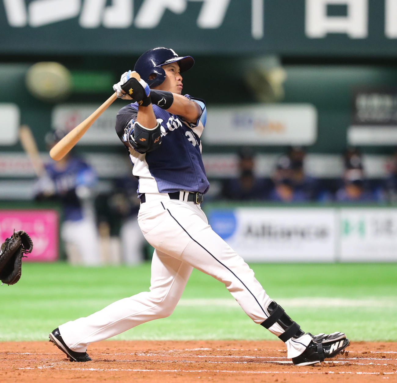 ソフトバンク対西武　2回表西武1死、呉念庭は右越えに先制本塁打を放つ（撮影・梅根麻紀）