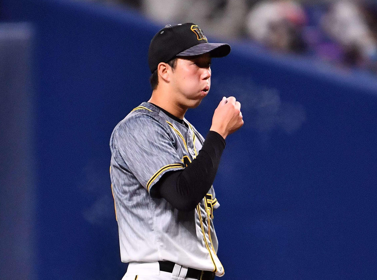 中日対阪神　2回に2失点し悔しそうな表情を見せる青柳（撮影・上田博志）