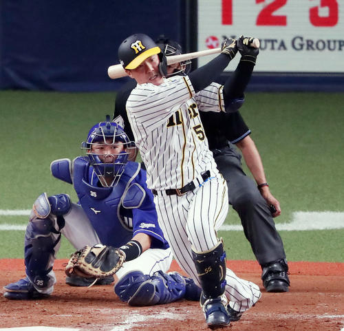 4月4日、中日戦の6回に勝ち越し打を放つ陽川尚将