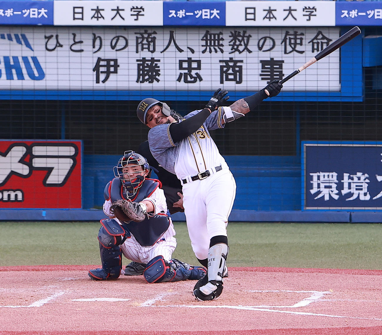 ヤクルト対阪神　7回表阪神1死、近藤から左越え本塁打を放つマルテ（撮影・野上伸悟）