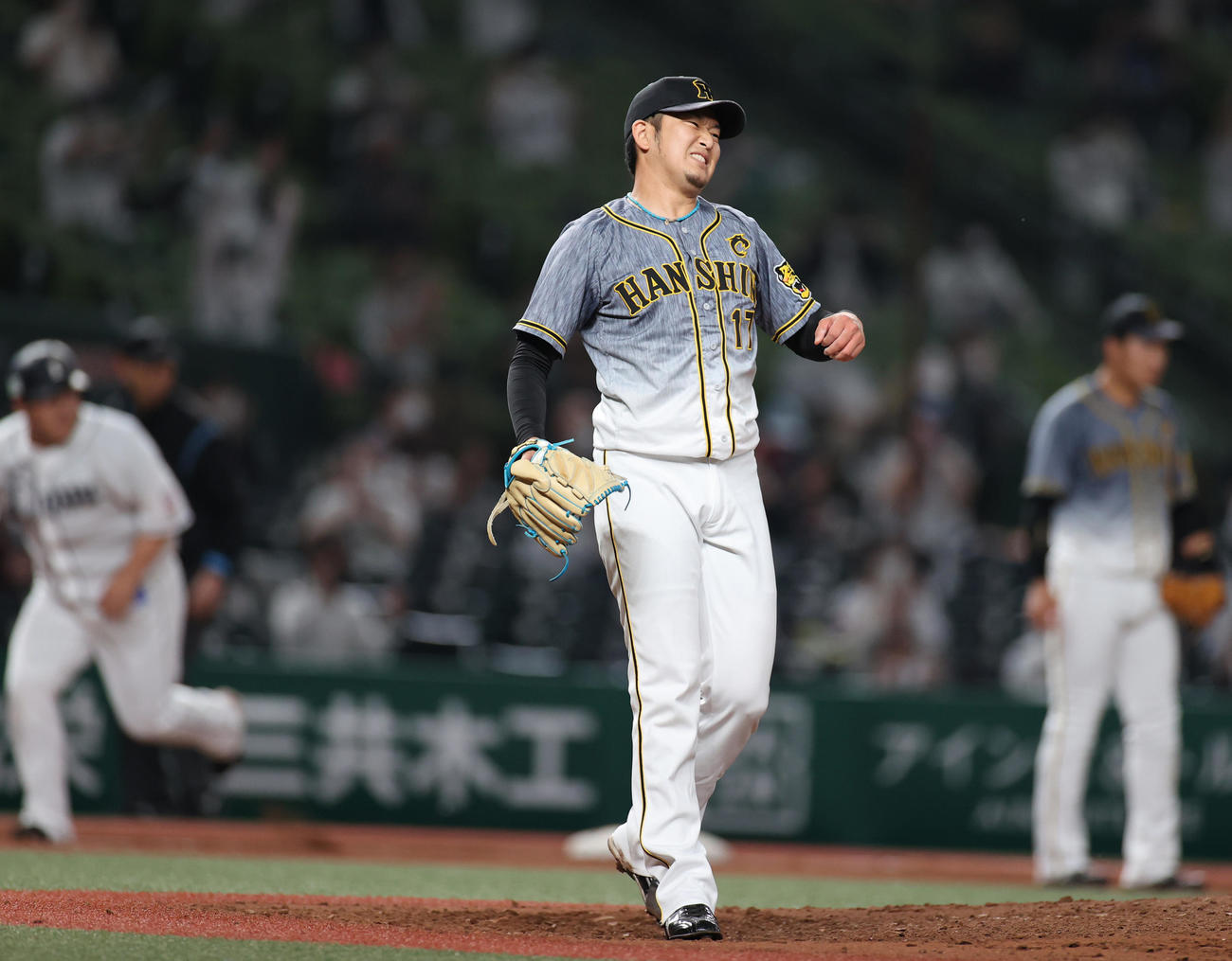西武対阪神　6回裏西武1死二、三塁、岩貞は呉に右越え同点適時二塁打を浴びる（撮影・清水貴仁）