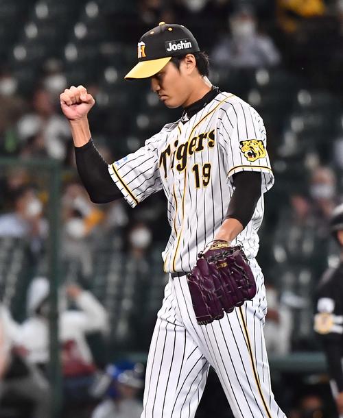 阪神対ソフトバンク　9回1イニングを無失点に抑え力強くガッツポーズする藤浪（撮影・上田博志）