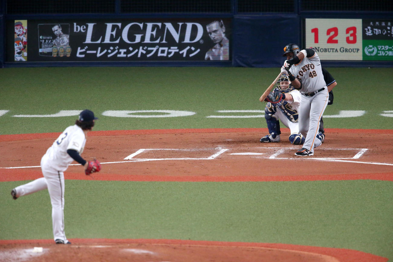 オリックス対巨人　7回表巨人無死、宮城はウィーラーを見逃し三振に仕留める（撮影・上山淳一）