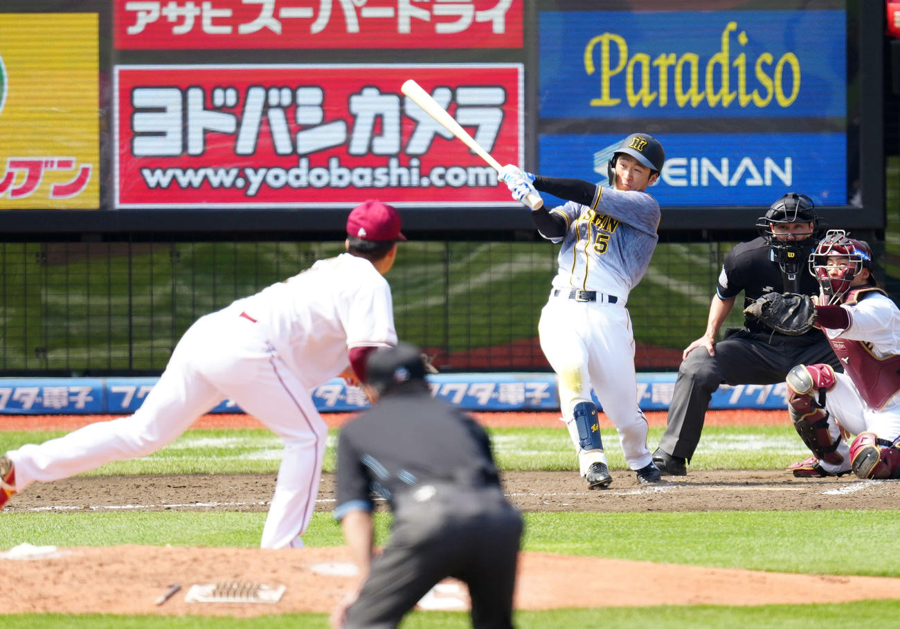 5回表阪神2死一塁、早川は近本に右越え逆転2点本塁打を浴びる（撮影・江口和貴）