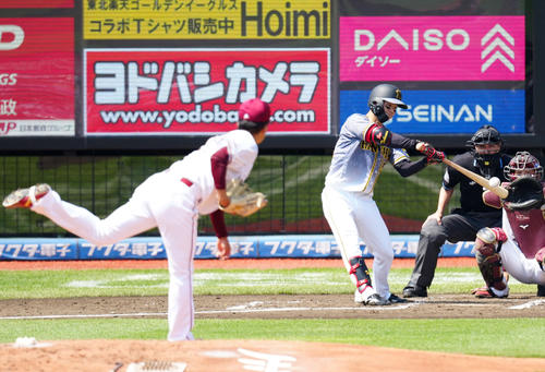 3回表阪神2死、中野に左前打を浴びる早川（撮影・江口和貴）