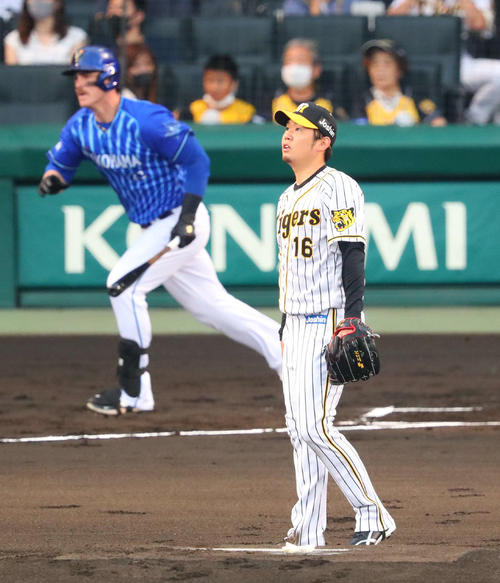 阪神対DeNA 1回表DeNA2死三塁、西勇はオースティンに右越え先制2点本塁打を浴びる（撮影・宮崎幸一）