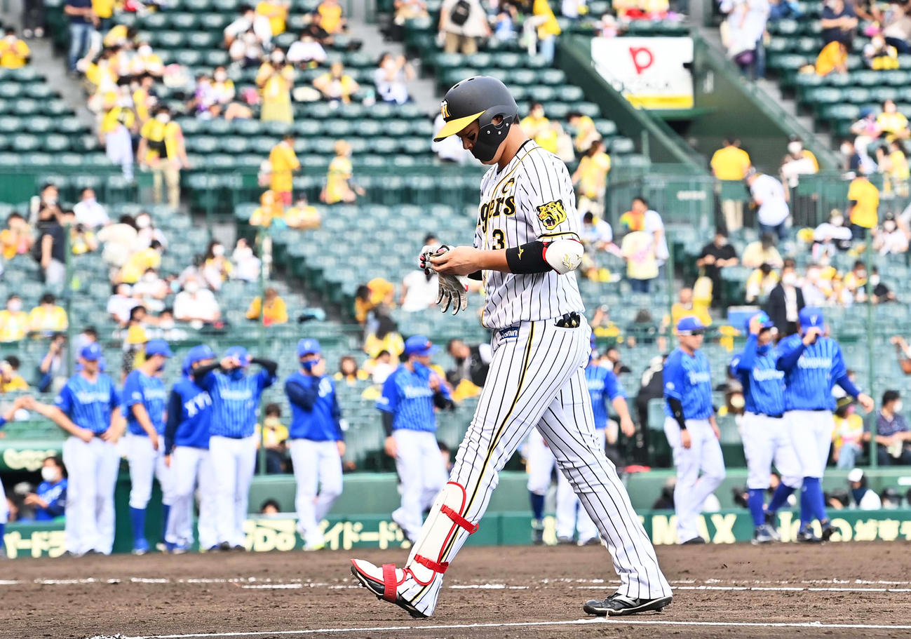 9回裏阪神2死一、二塁、大山は中飛に倒れ3連敗（撮影・上田博志）