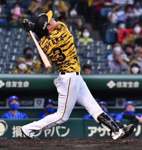 阪神対DeNA 3回裏阪神2死一塁、三邪飛に倒れる大山（撮影・上田博志）