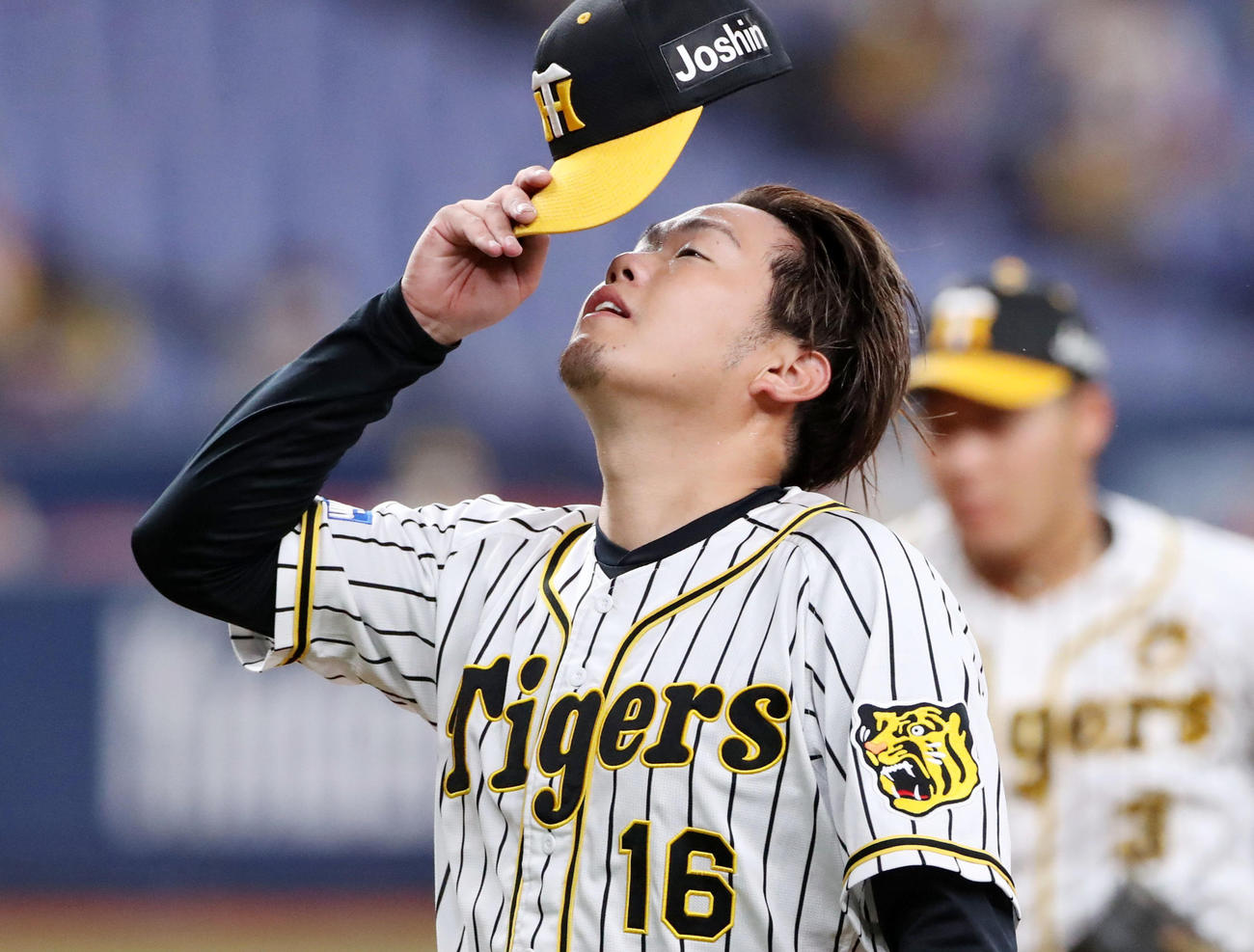 阪神対広島　2回を終えベンチへ引き揚げる西勇（撮影・加藤哉）