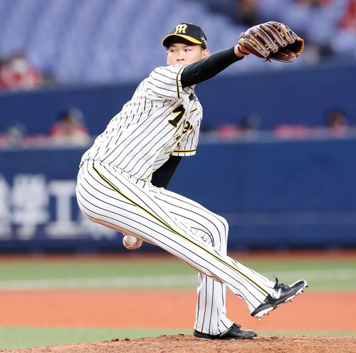 阪神対広島　6回表途中から、阪神2番手で登板する及川（撮影・加藤哉）