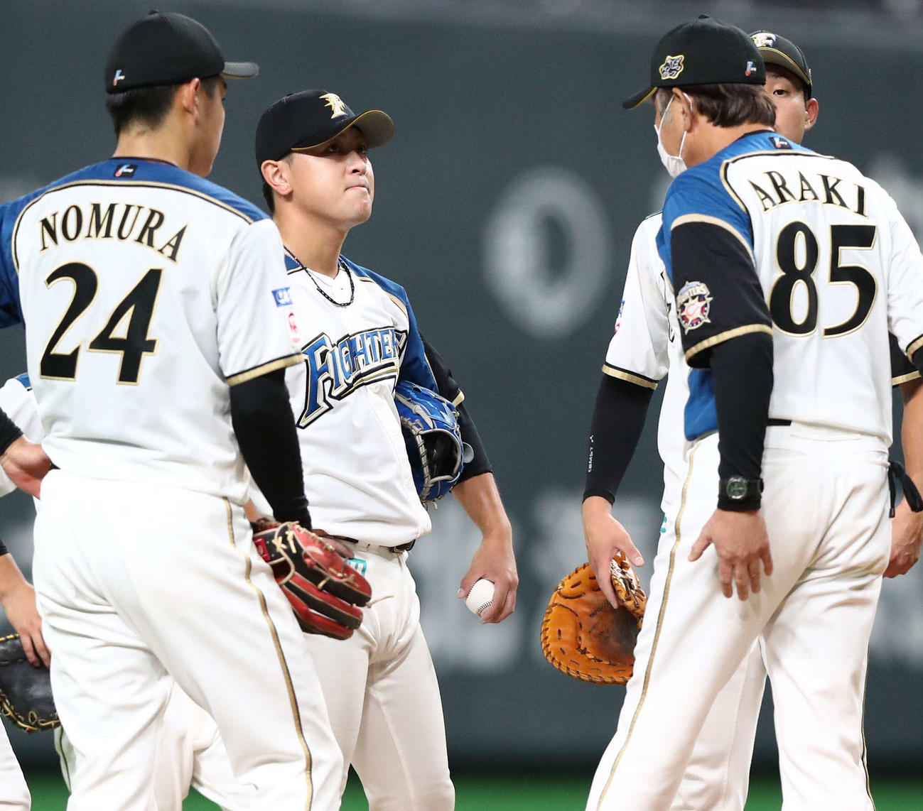 日本ハム対ロッテ　6回表に4失点し渋い表情の河野（撮影・黒川智章）