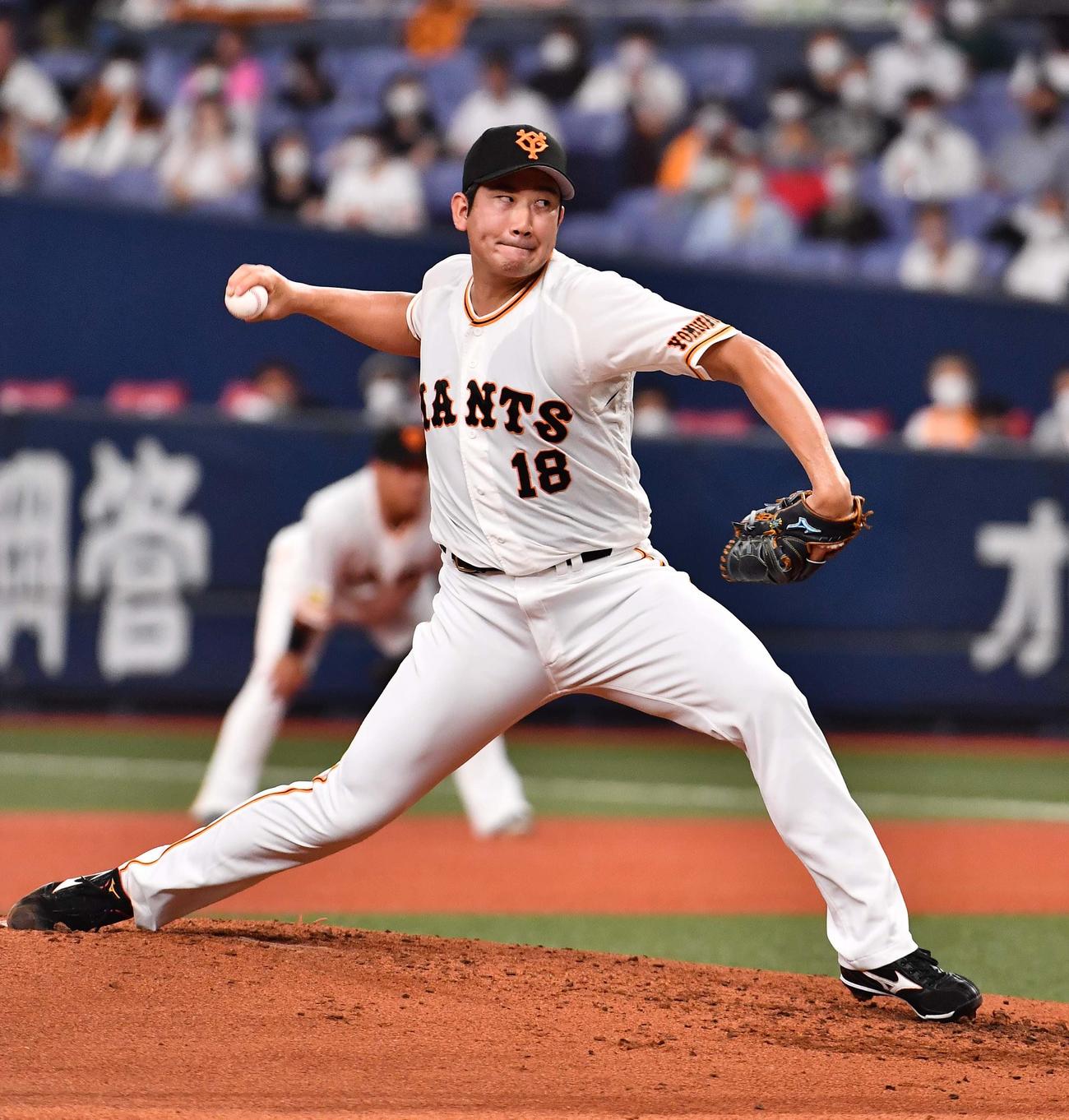 巨人対ヤクルト　巨人先発の菅野（撮影・上田博志）