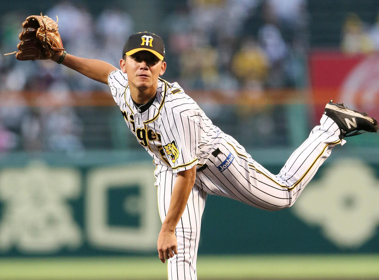 阪神対中日　力投する阪神先発の伊藤将（撮影・上山淳一）
