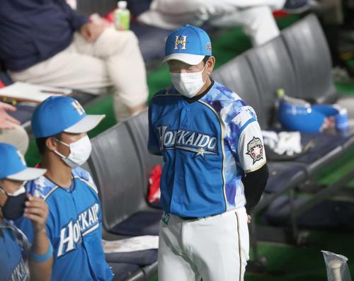 日本ハム対楽天　2試合連続の完封負けに渋い表情の栗山監督（撮影・黒川智章）