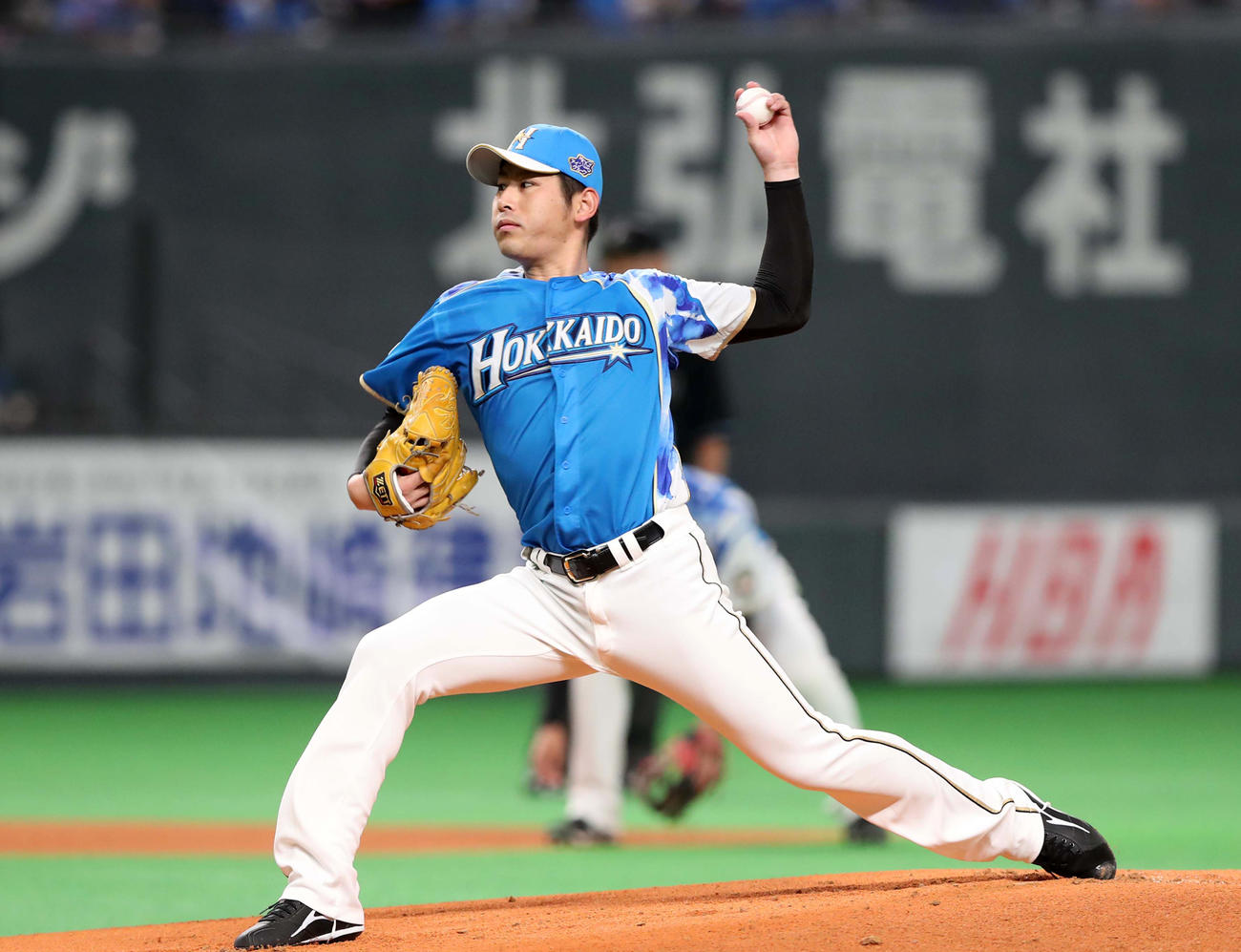 日本ハム先発の加藤（撮影・黒川智章）