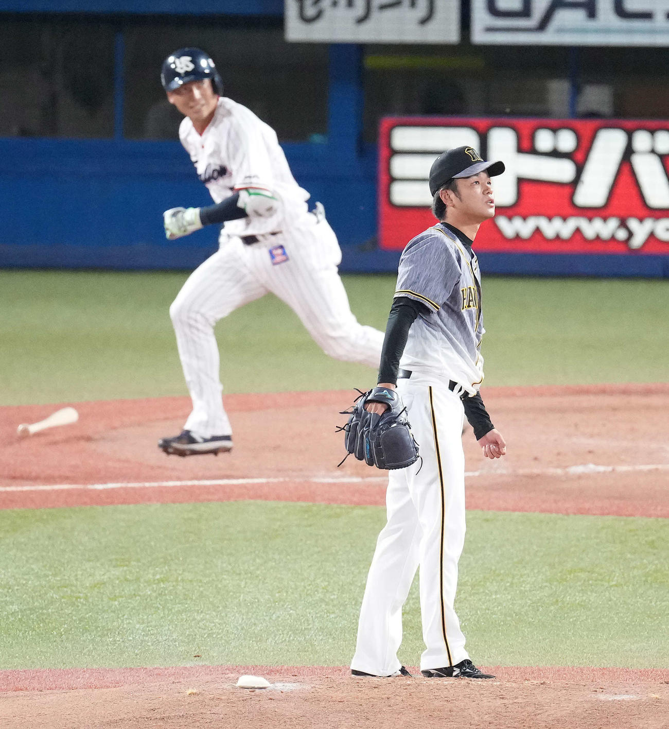 ヤクルト対阪神　2回裏ヤクルト2死、西浦に左越えソロ本塁打を浴びる高橋（撮影・鈴木みどり）