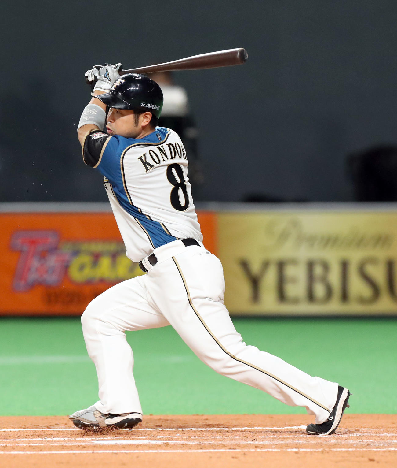日本ハム対ロッテ　1回裏日本ハム無死二塁、近藤は中前適時打を放つ（撮影・佐藤翔太）