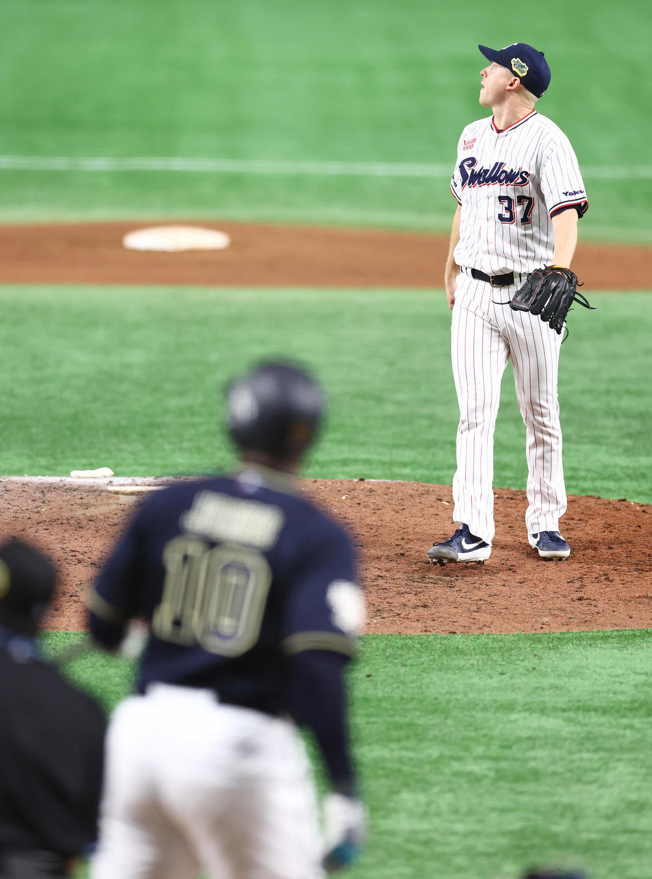 ヤクルト対オリックス　9回表オリックス無死、ジョーンズにソロ本塁打を浴びるマクガフ（撮影・垰建太）