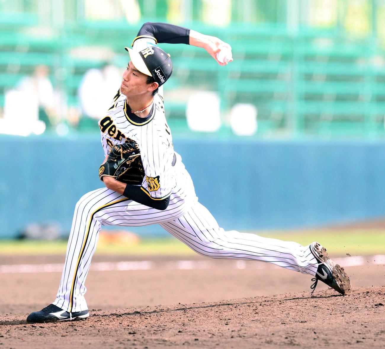 紅白戦　白組5番手の湯浅（撮影・上田博志）