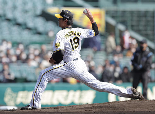 阪神対楽天　1回表、フォークを投げ込む阪神藤浪（撮影・前田充）