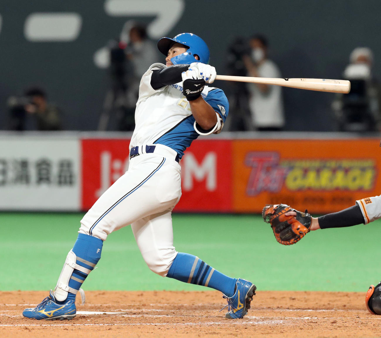 5回裏日本ハム無死、今川は左越え本塁打を放つ（撮影・佐藤翔太）