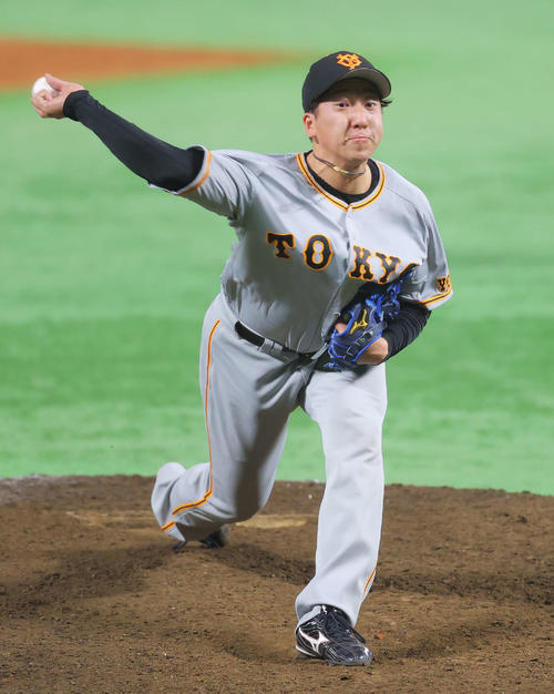 ソフトバンク対巨人　8回裏、力投する大勢（撮影・河田真司）