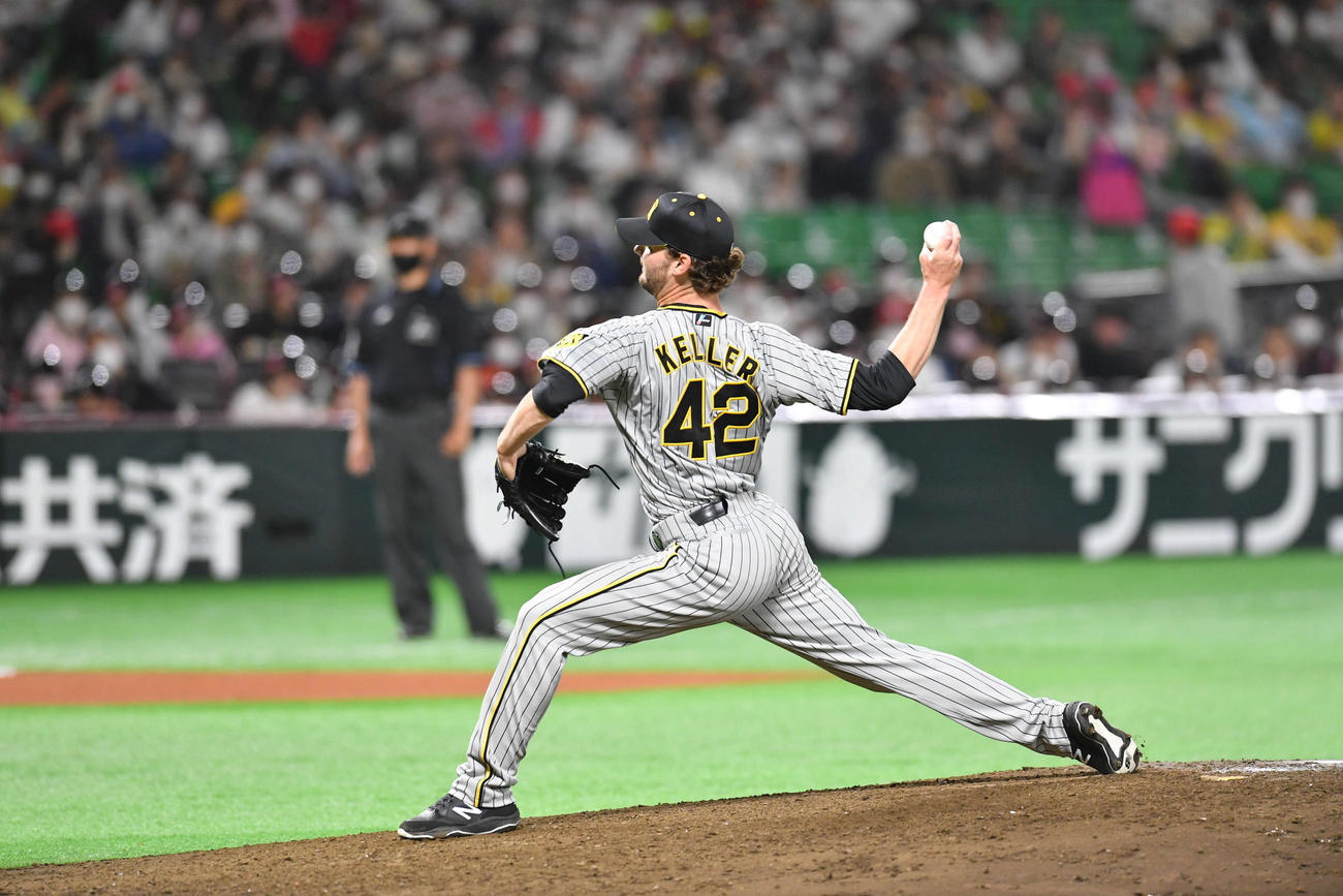 ソフトバンク対阪神　ケラーの投球連続写真4（撮影・岩下翔太）