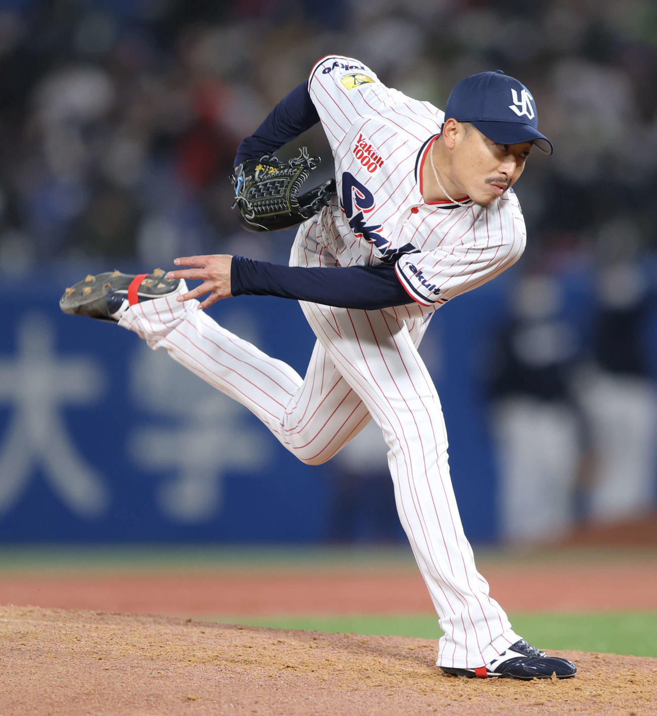 ヤクルト対巨人　6回表、ヤクルト3番手で登板する坂本（撮影・河田真司）