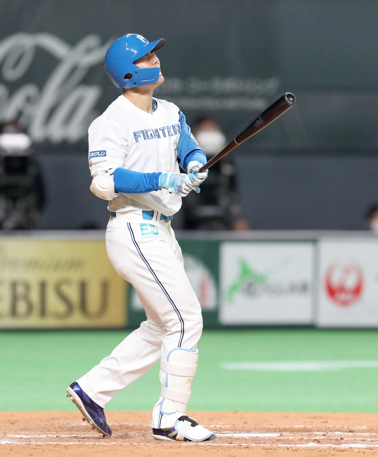日本ハム対ロッテ　8回裏日本ハム1死一塁、清宮は中飛に終わり悔しがる（撮影・佐藤翔太）