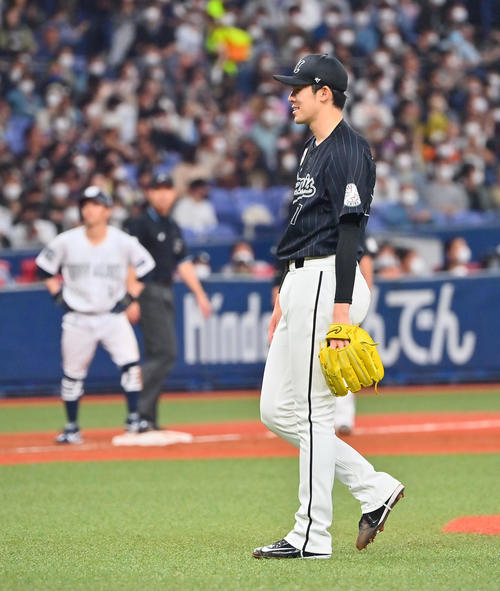 オリックス対ロッテ　5回裏オリックス無死満塁、佐々木朗は紅林の投ゴロに仕留めるも併殺の間に失点する（撮影・和賀正仁）