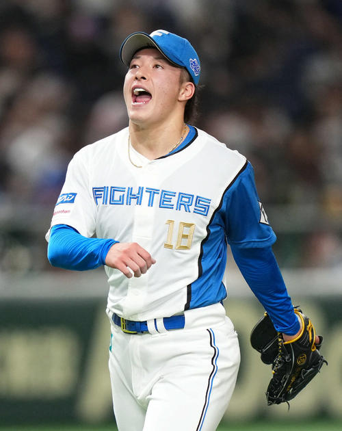 日本ハム対オリックス　7回表を無失点に抑えた日本ハム吉田（撮影・横山健太）