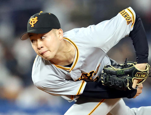 DeNA対巨人　力投する巨人先発の山崎伊（撮影・狩俣裕三）