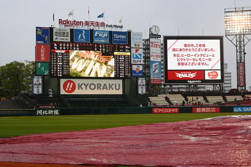 楽天対ソフトバンク　6回降雨コールドとなった楽天生命パーク（撮影・滝沢徹郎）