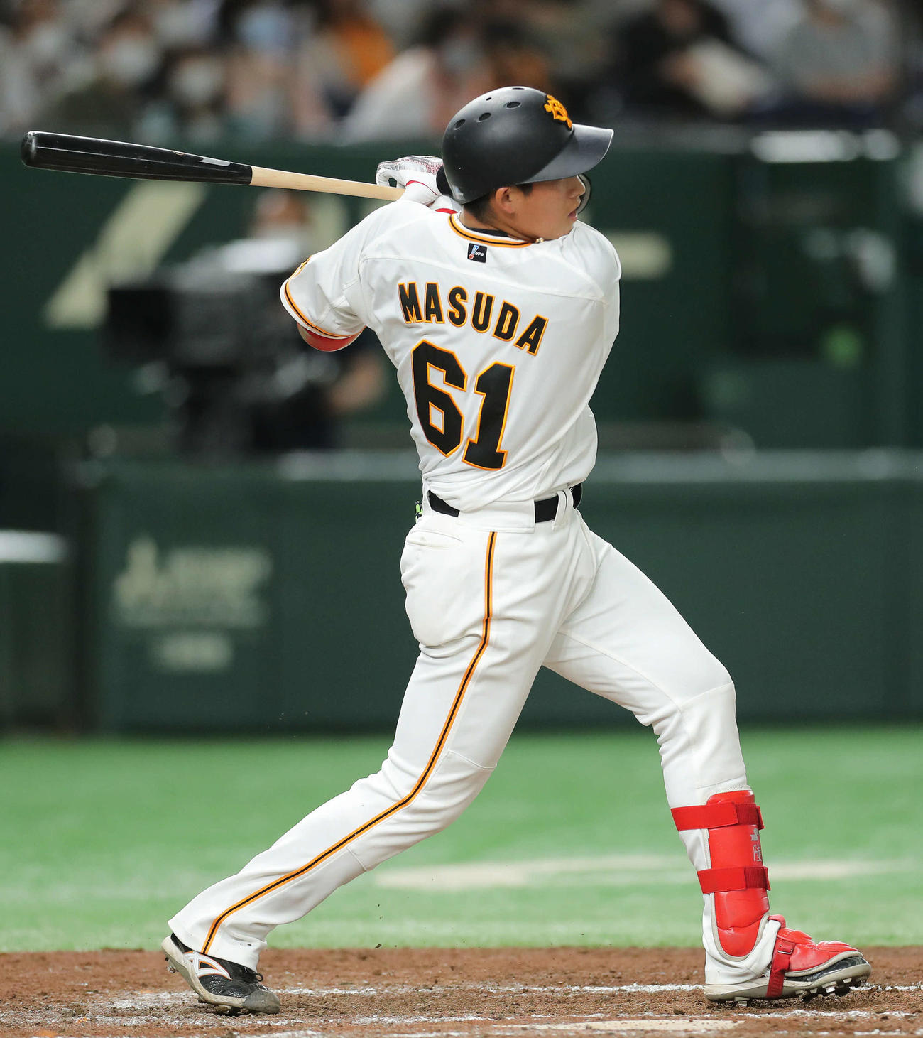 巨人対ヤクルト　5回裏巨人2死、右前打を放つ増田陸（撮影・河田真司）