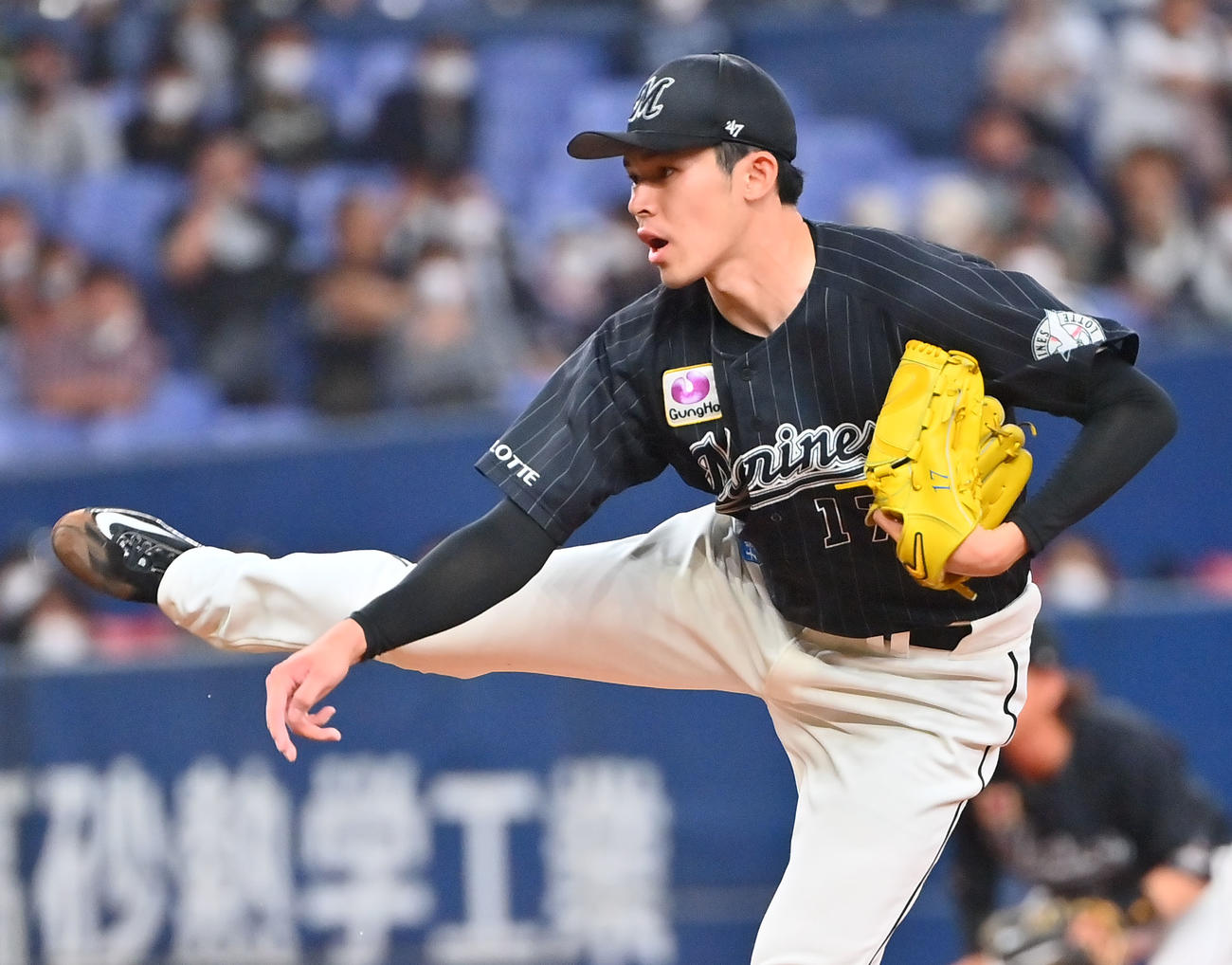 オリックス対ロッテ　7回裏オリックス2死、野口智哉を空振り三振に仕留め叫ぶ先発の佐々木朗（撮影・和賀正仁）