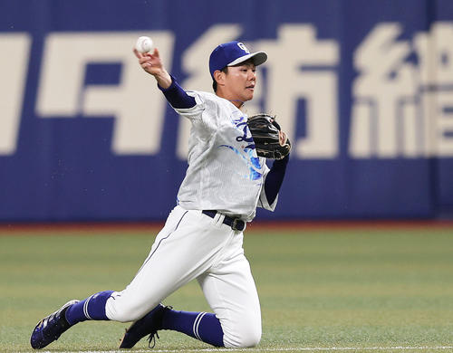 二塁守備で好プレーを見せる高橋周平（2022年5月7日撮影）