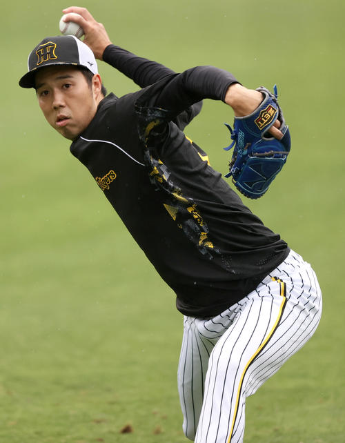 キャッチボールで汗を流す阪神青柳（撮影・上山淳一）